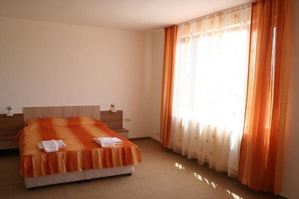 Hotel Akre Kavarna Buitenkant foto