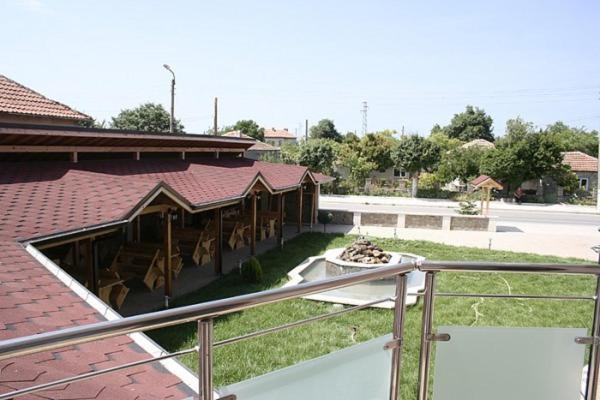 Hotel Akre Kavarna Buitenkant foto
